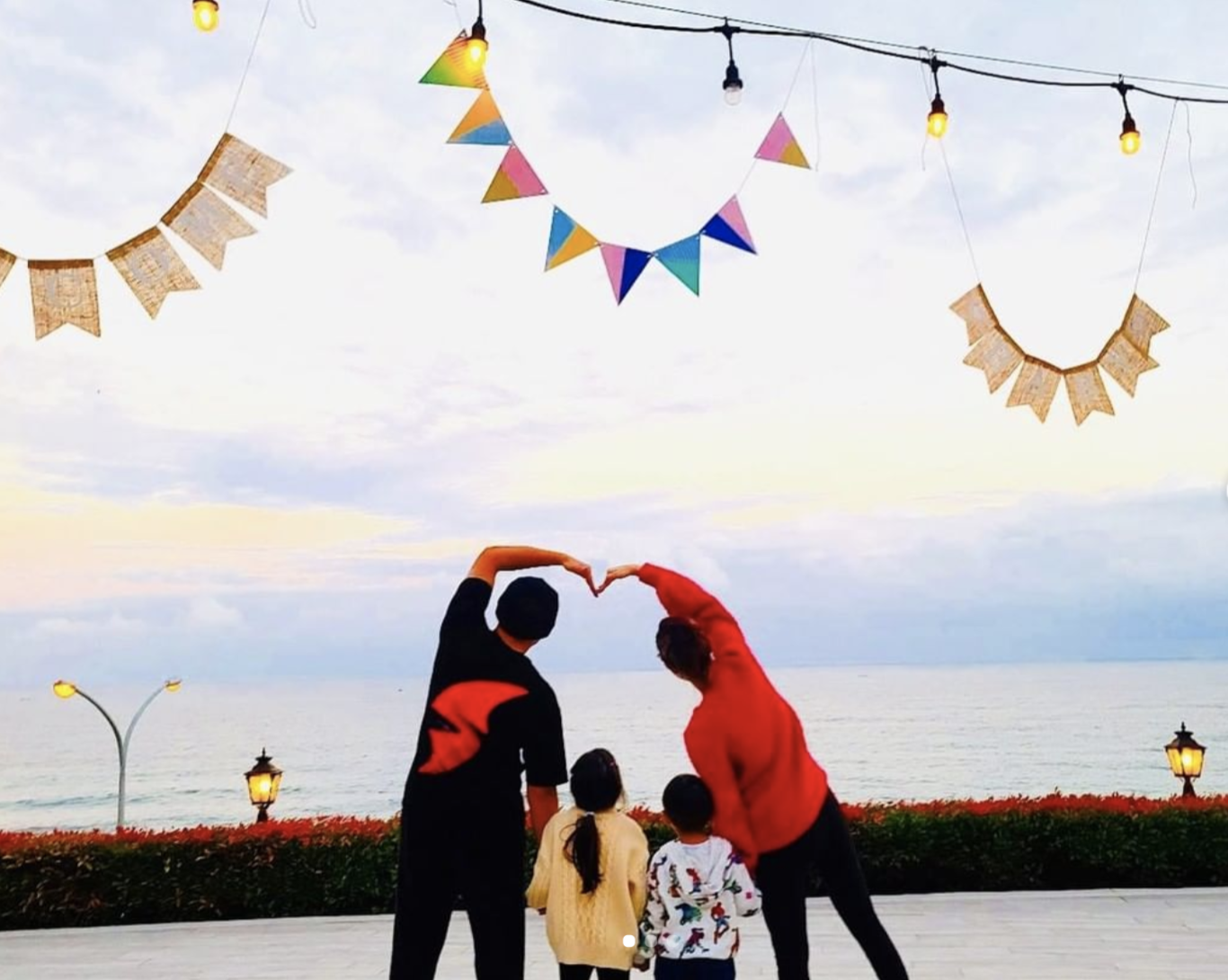 昆凌|闷声干大事！周杰伦晒昆凌孕肚报喜，网友调侃三胎比专辑来得快