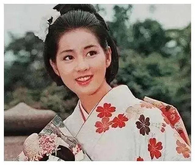 韩慧景|“整容上瘾”韩慧景：把脸整成电风扇，自行注射大豆油，代价惨痛