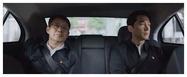 胡歌|县委大院：胡歌连吃3个包子不如任程伟的一推一脚，王骁真接地气