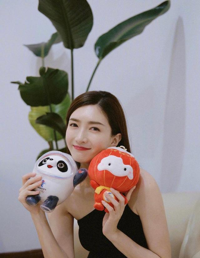 孟智超|毛晓彤迎34岁生日，《三十而已》集体失语，宋祖儿发文祝贺！