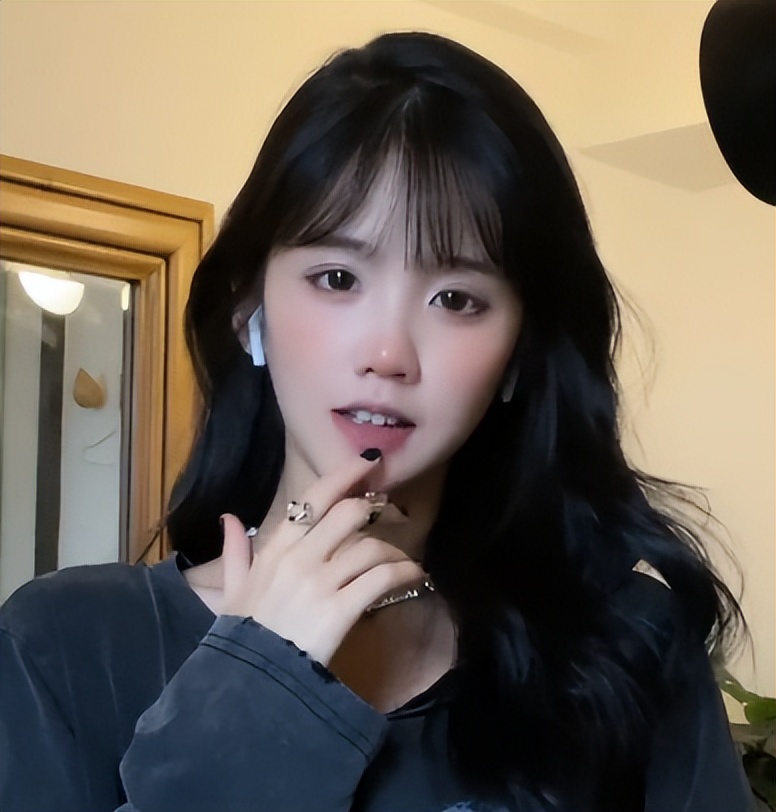 井川里予|井川里予：三天涨粉800万，被称为纯欲天花板，她到底有何魅力？