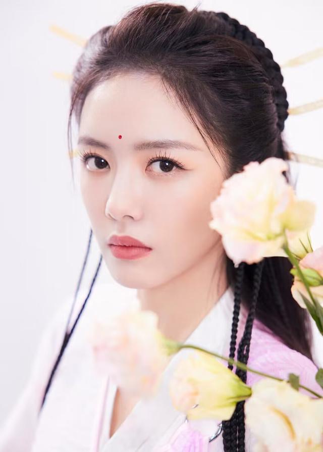 丰满 蔡文静模仿“周芷若”美出新高度,网友:让你模仿,没让你超越