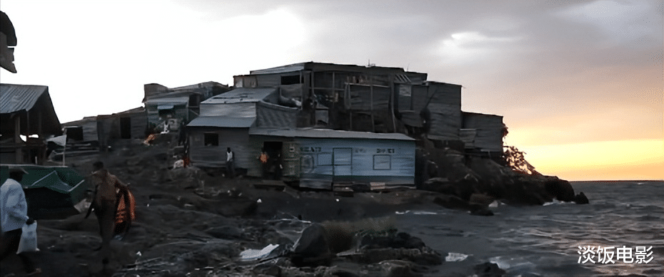 香格里拉|半个足球场大的小岛住着上千人，岛上人不愿搬，外面的人想住进去