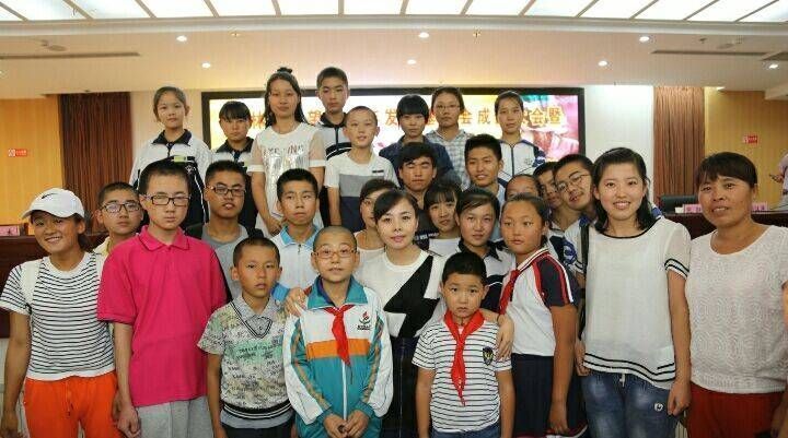 海清|明星资助贫困学生太心酸，有的资助十年被诬告，有的夺夫上位！