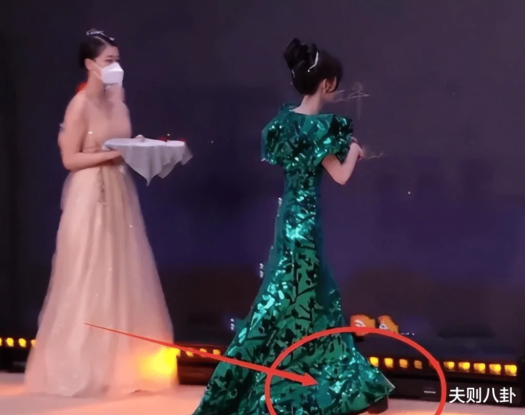 沈月|腿有缺陷的女星走红毯有多尴尬?花样百出,给人看笑了!