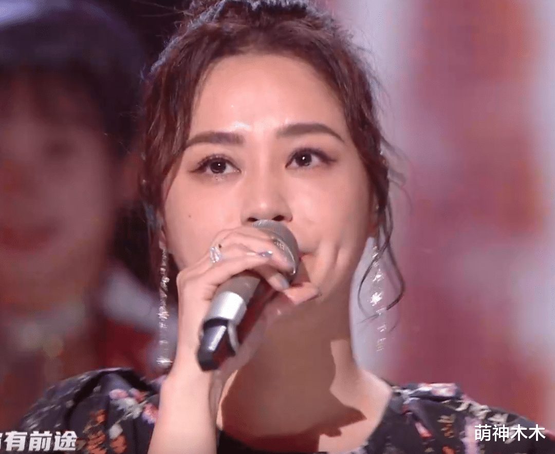 言承旭|众星年货晚会：鞠婧祎半永久抢镜，张韶涵发型失败，言承旭疲倦