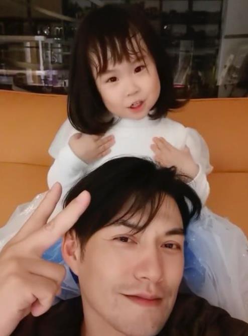 邓超|为什么不能承认?邓超的儿子、吴彦祖的女儿,长相就是很普通