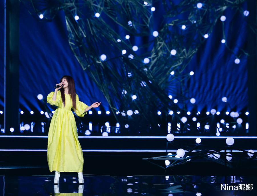 王心凌|王心凌成七夕晚会大赢家，穿长裙美成“央视脸”，央视镜头下更美