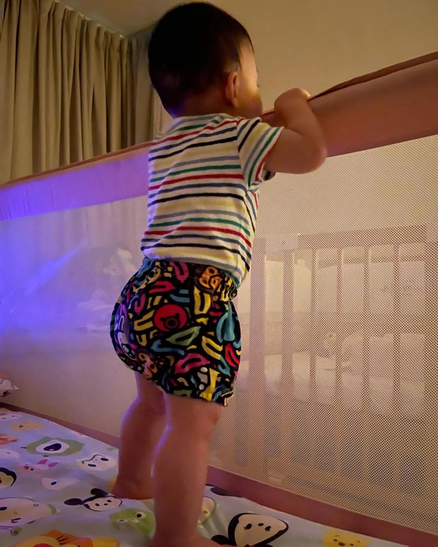 杨怡|杨怡晒带娃日常,9个月儿子活泼好动,有和姐姐同款大眼睛超可爱