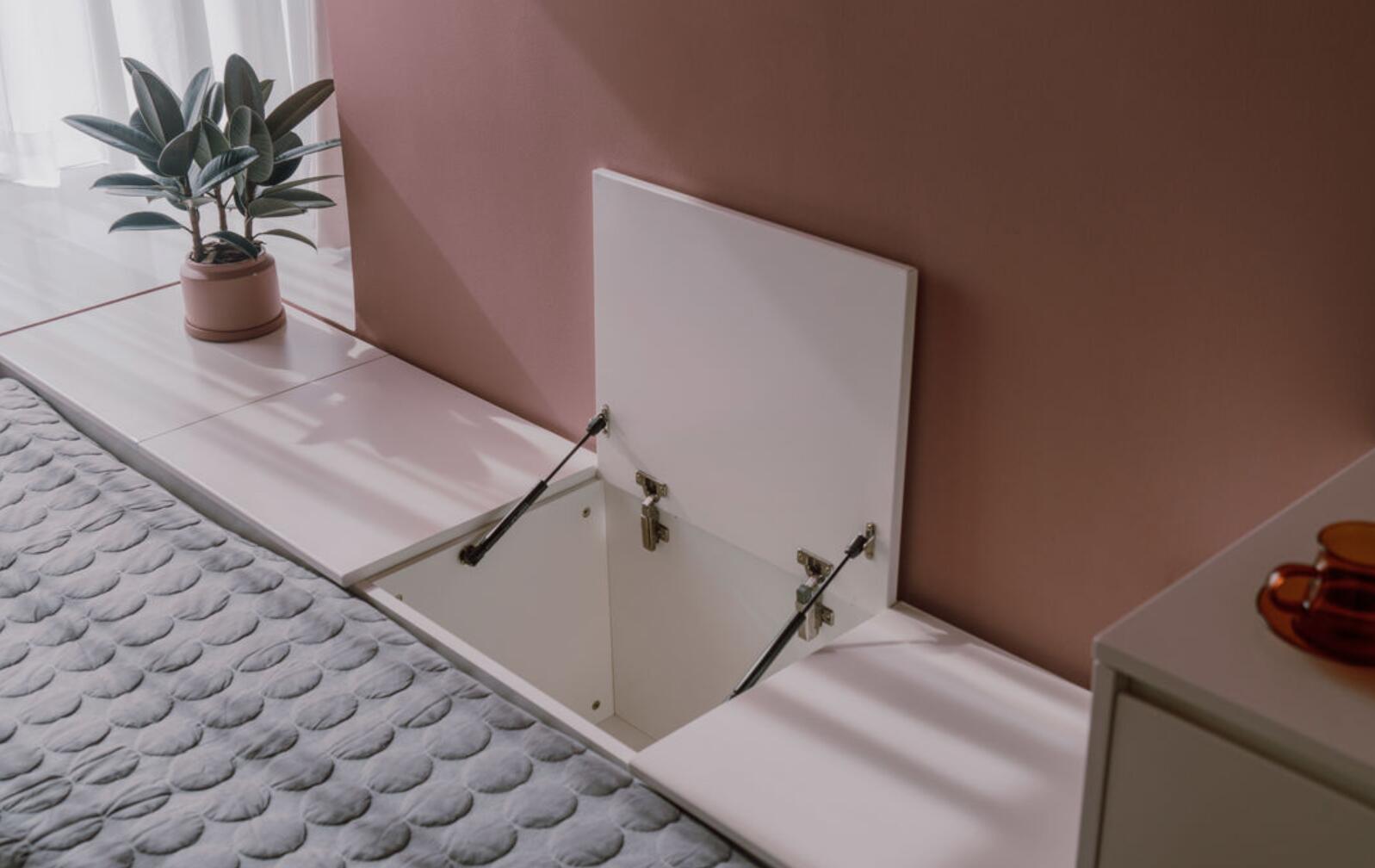 主卧做对开门，餐厅放阳台，她70㎡家，称为“改造范本”都不为过