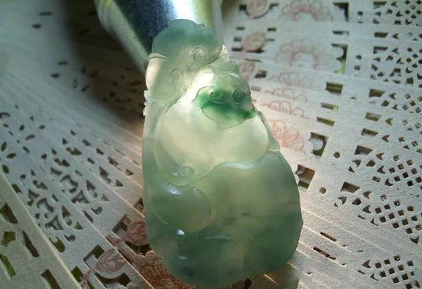 翡翠|被人嘲笑的翡翠原石，起货后却让嘲笑者眼红，十分想要！