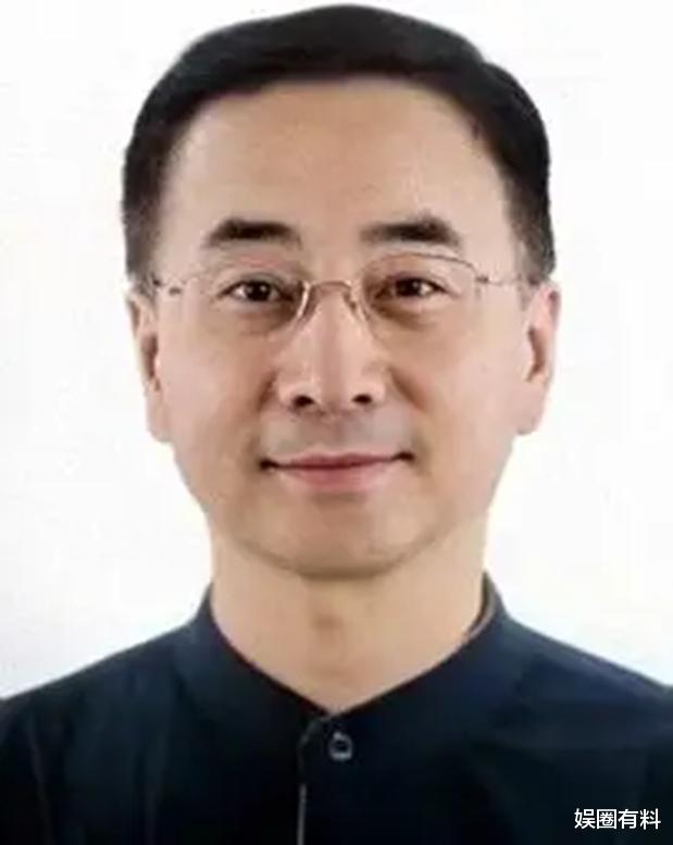 刘亦菲|刘亦菲父亲安少康:背景显赫,与前妻各自再婚,对女儿的爱不缺席