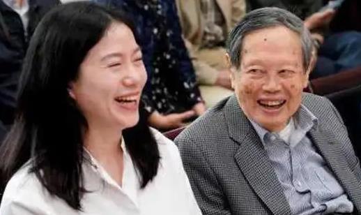 刘诗昆|钢琴家刘诗昆：78岁娶小37岁娇妻，81岁再得一女，如今还想生儿子