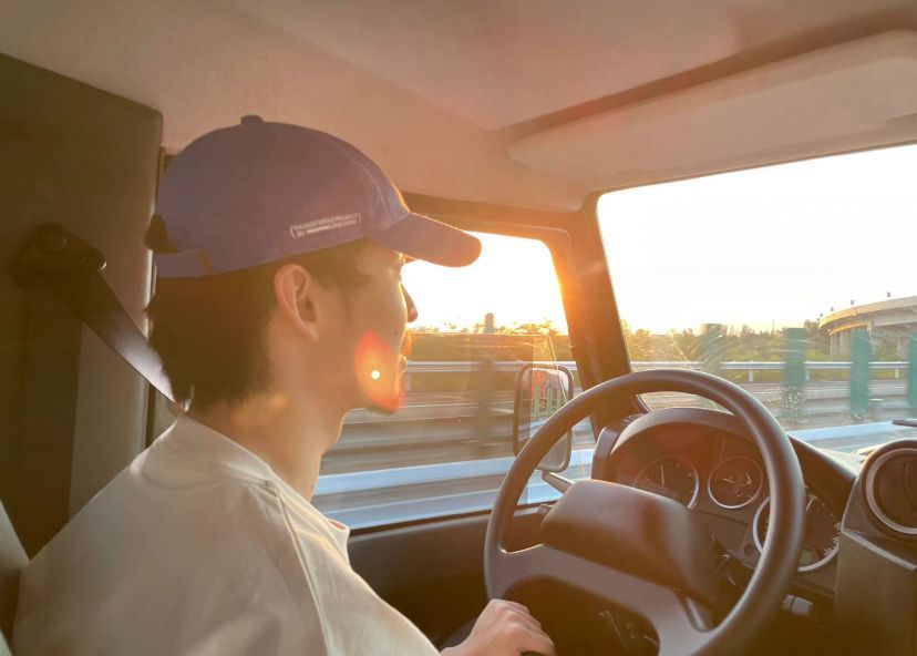 董子健|董子健取向引发热议,与男助理关系不一般,微博全是他的日常