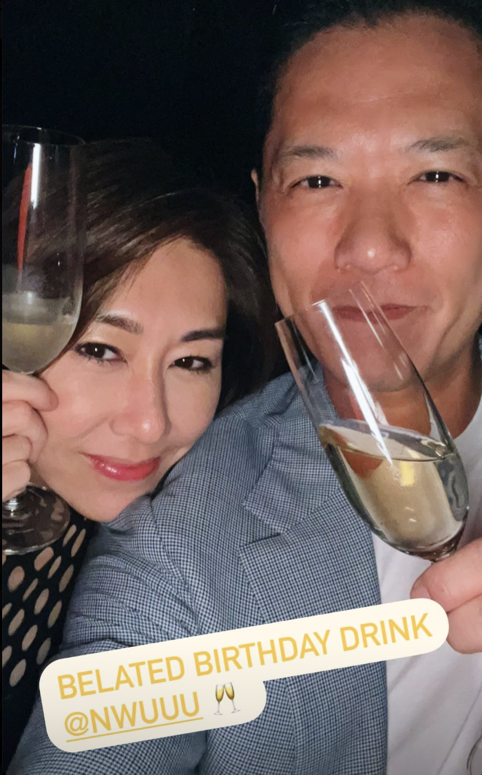 胡杏儿|胡杏儿带老公参加派对,闺蜜胡定欣依偎在李乘德肩上不避嫌