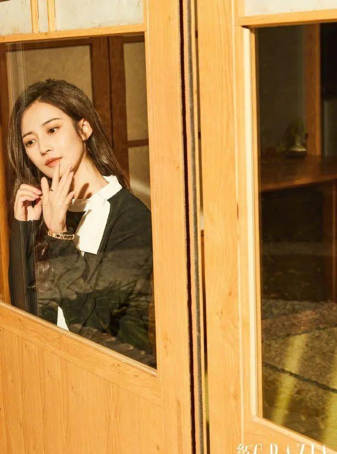 陈钰琪|陈钰琪杂志写真超靓丽!肤白貌美大长腿太性感迷人