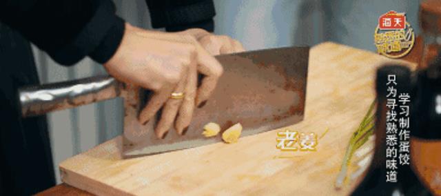 晒晒刘嘉玲现实中的家,客厅设计超大落地窗,在家就能看风景