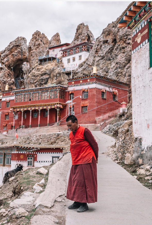 西藏|西藏有一寺庙走红，距今有3000年的历史，气势恢宏宛如天空之城