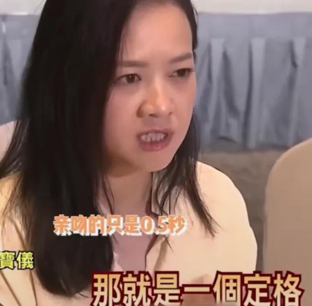 小姐姐|曾宝仪谈父亲曾志伟亲吻嫩模，她的解释引起了网友的热议