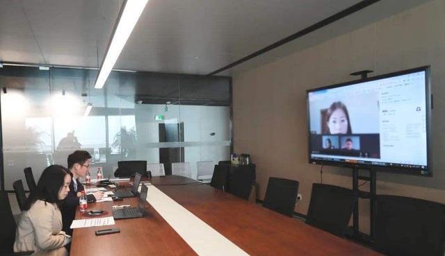 求职|毕业季学生迎来“云面试”,网络问题频出,机会不少全是尴尬