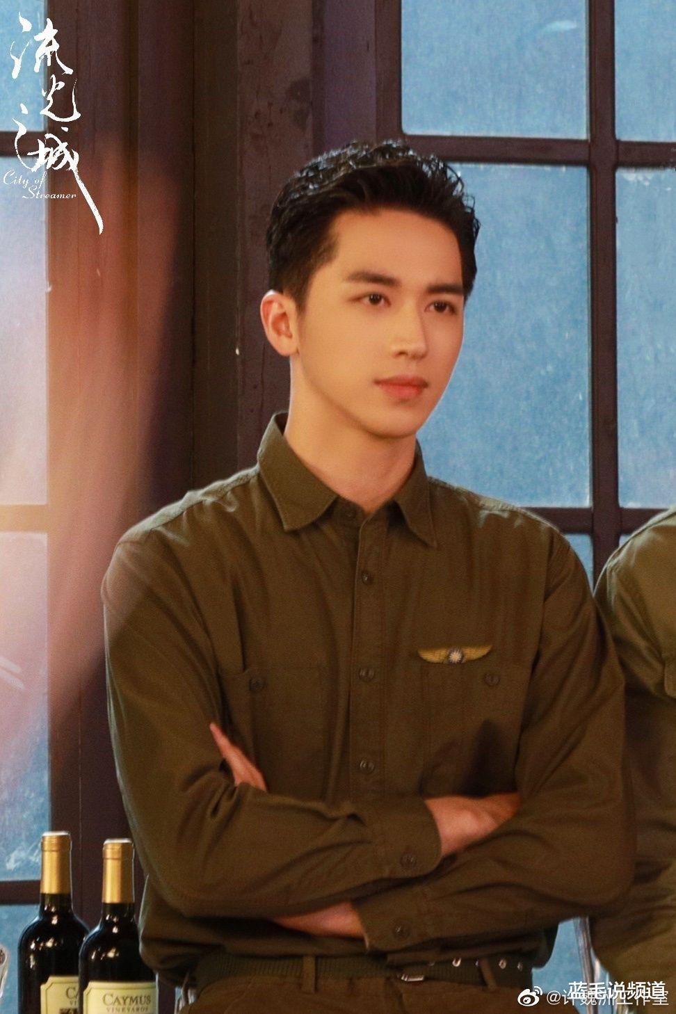 许魏洲|许魏洲闪婚全网崩溃　老婆是高中学姐藏爱4年 直播早露馅