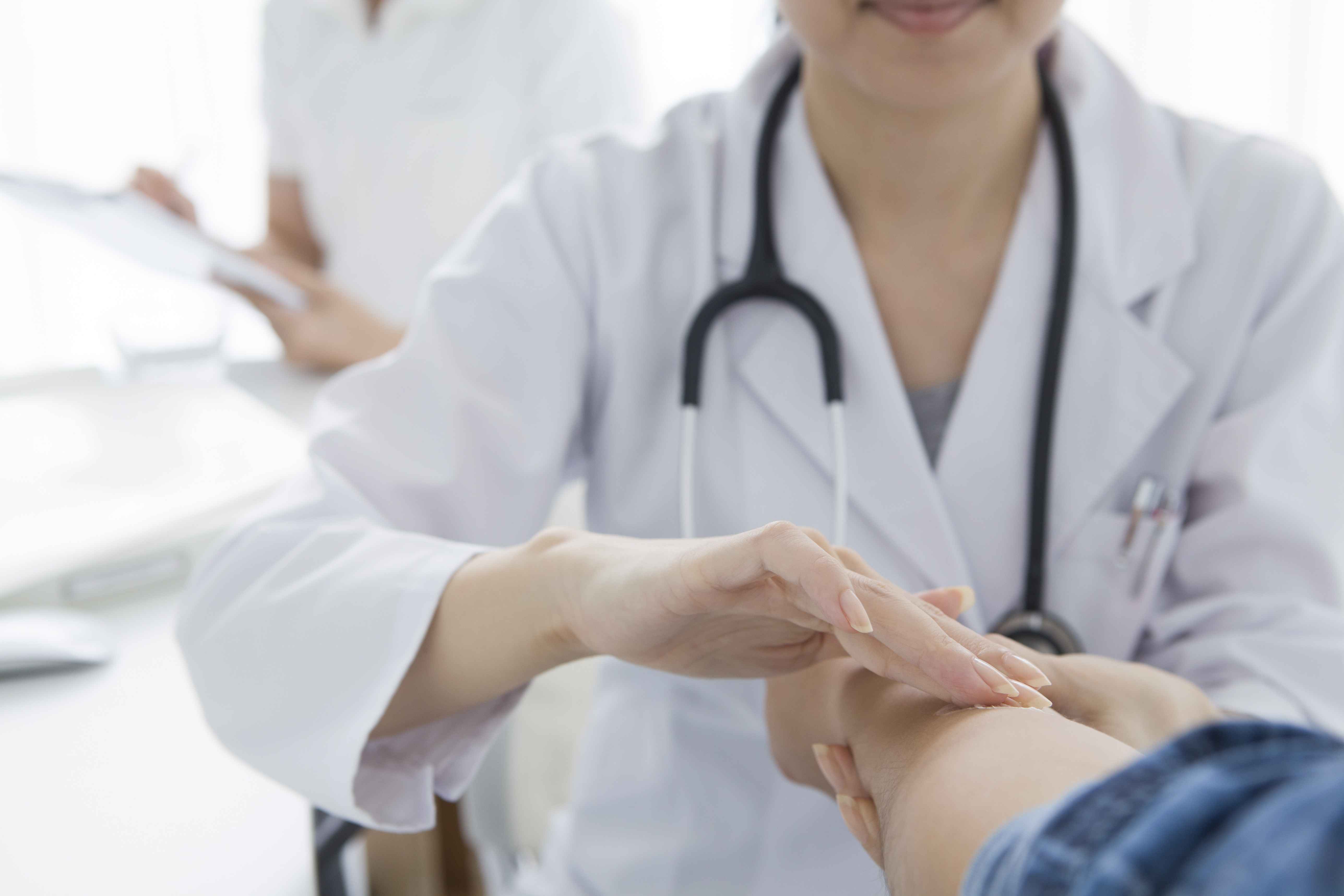 医生|为何昨天检查今天看结果却需要挂2次号,这合理?医生:互相理解