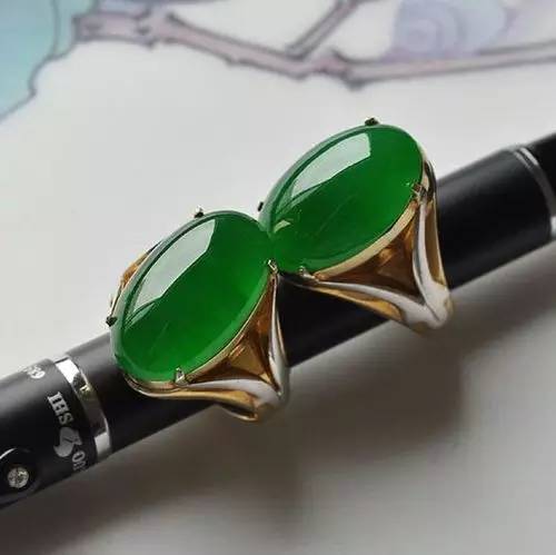 翡翠|颜色差一级价差十倍,翡翠颜色这么看