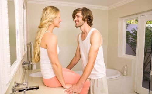 不管男女,尽量少在卫生间这样做,长寿可能慢慢靠近你