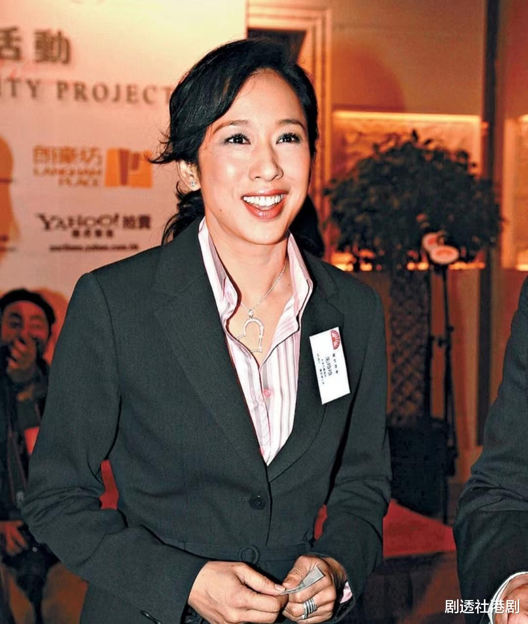 朱玲玲|罕见同框!64岁朱玲玲与老公现身TVB晚宴,携手走过14年仍恩爱如初