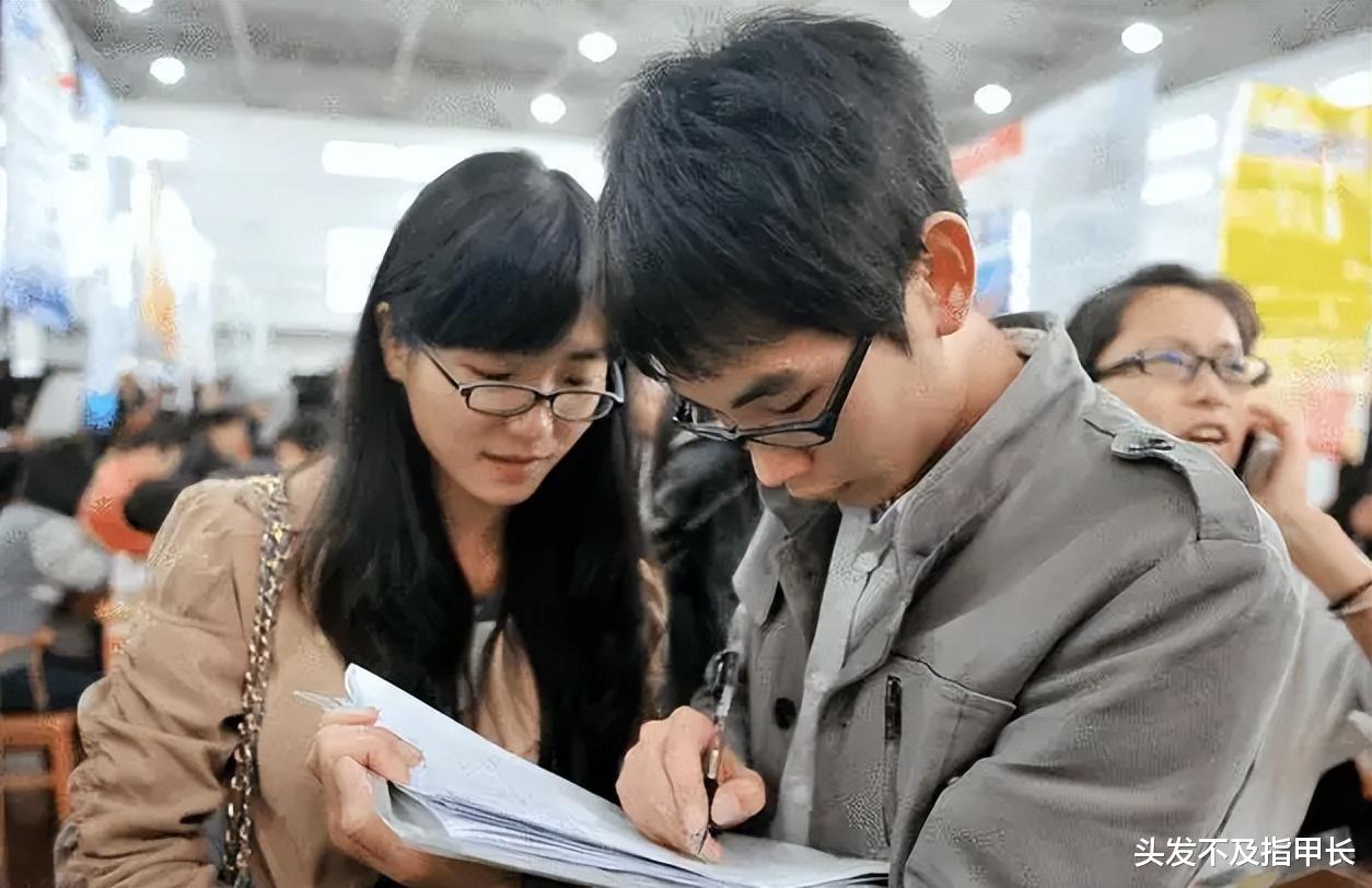 求职|“我们不招三无家庭的人”,985毕业生求职被拒,是名校光环没用了吗?