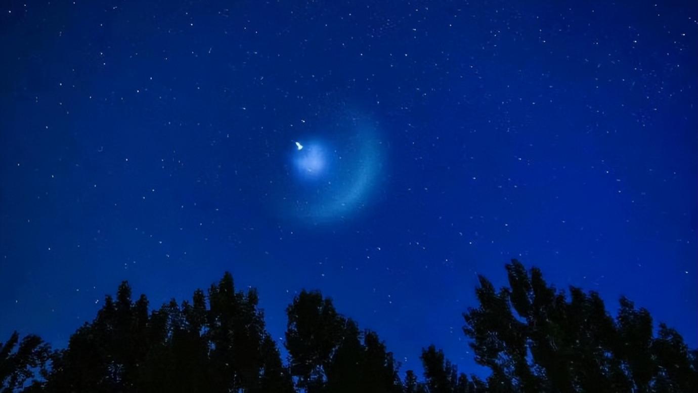 全国多地天空出现不明光斑：目击者称是UFO，到底是什么？