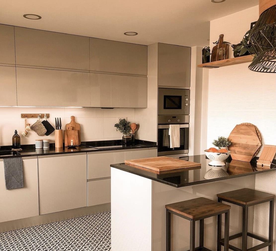 西班牙独身女主,因会生活而走红网络,全屋温暖如春,生活超精致