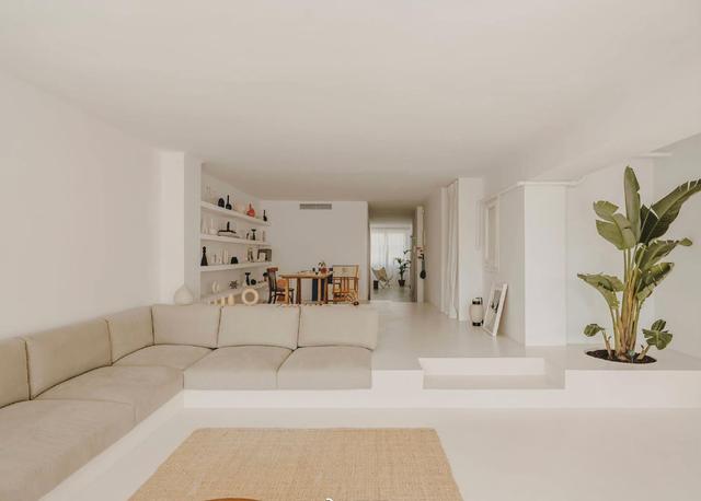 白色原木大地色,配色温柔至极,令人心动的自由生活空间