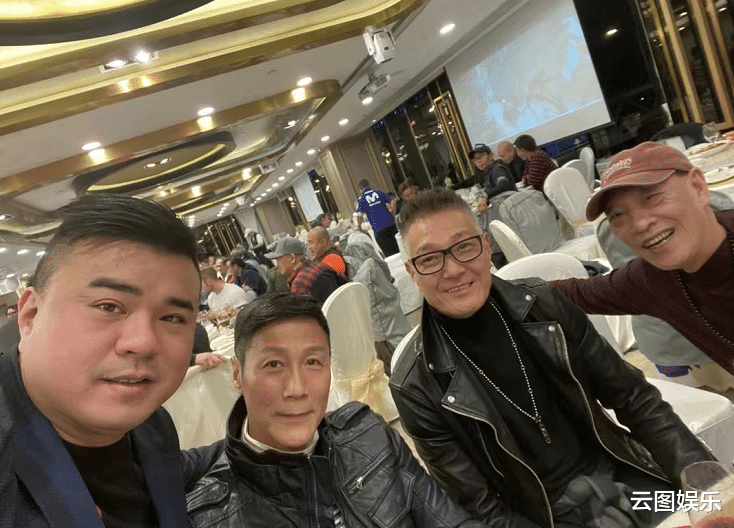 杨迪|上百位香港动作演员聚会,包餐厅吃饭舞狮太热闹,不见成龙洪金宝