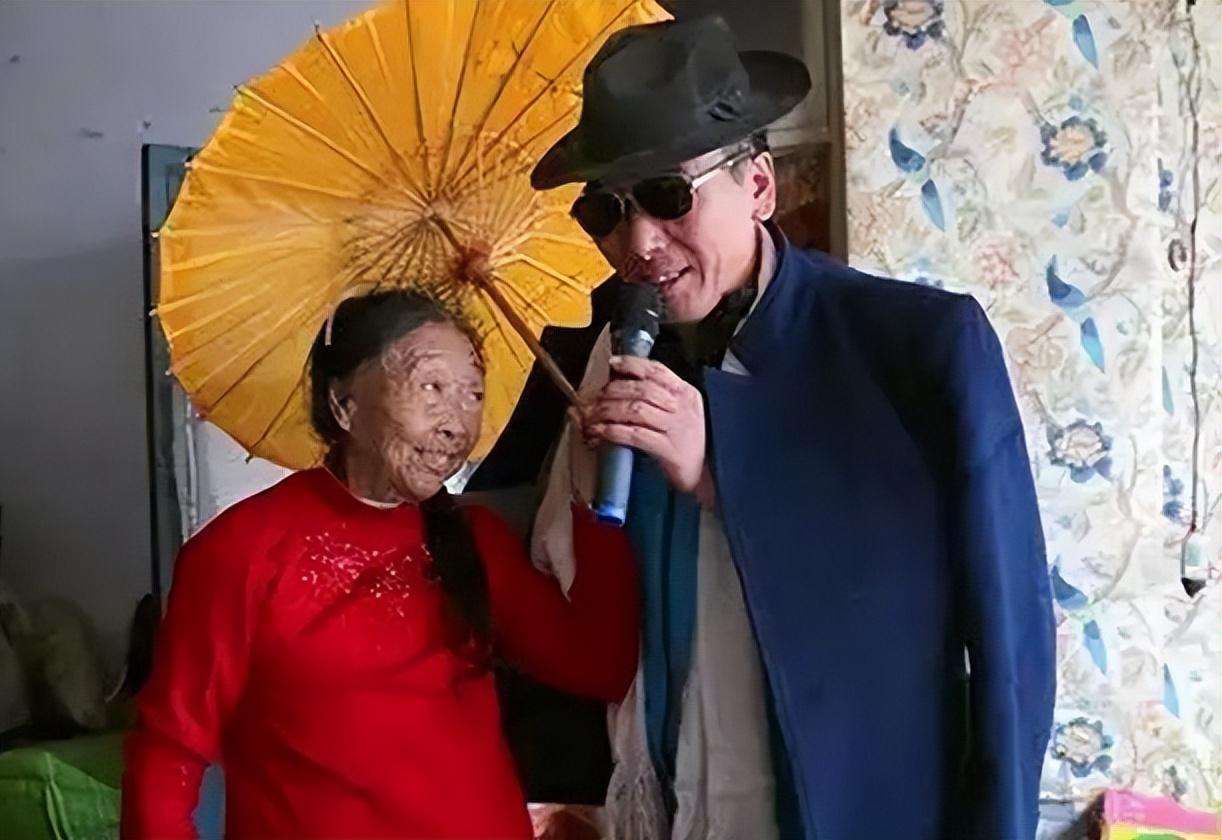 26年前,27岁东北小伙和父母断绝关系娶59岁老太,如今却败给现实