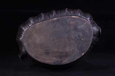 沉香木|回流：老沉香木雕自在观音摆件。