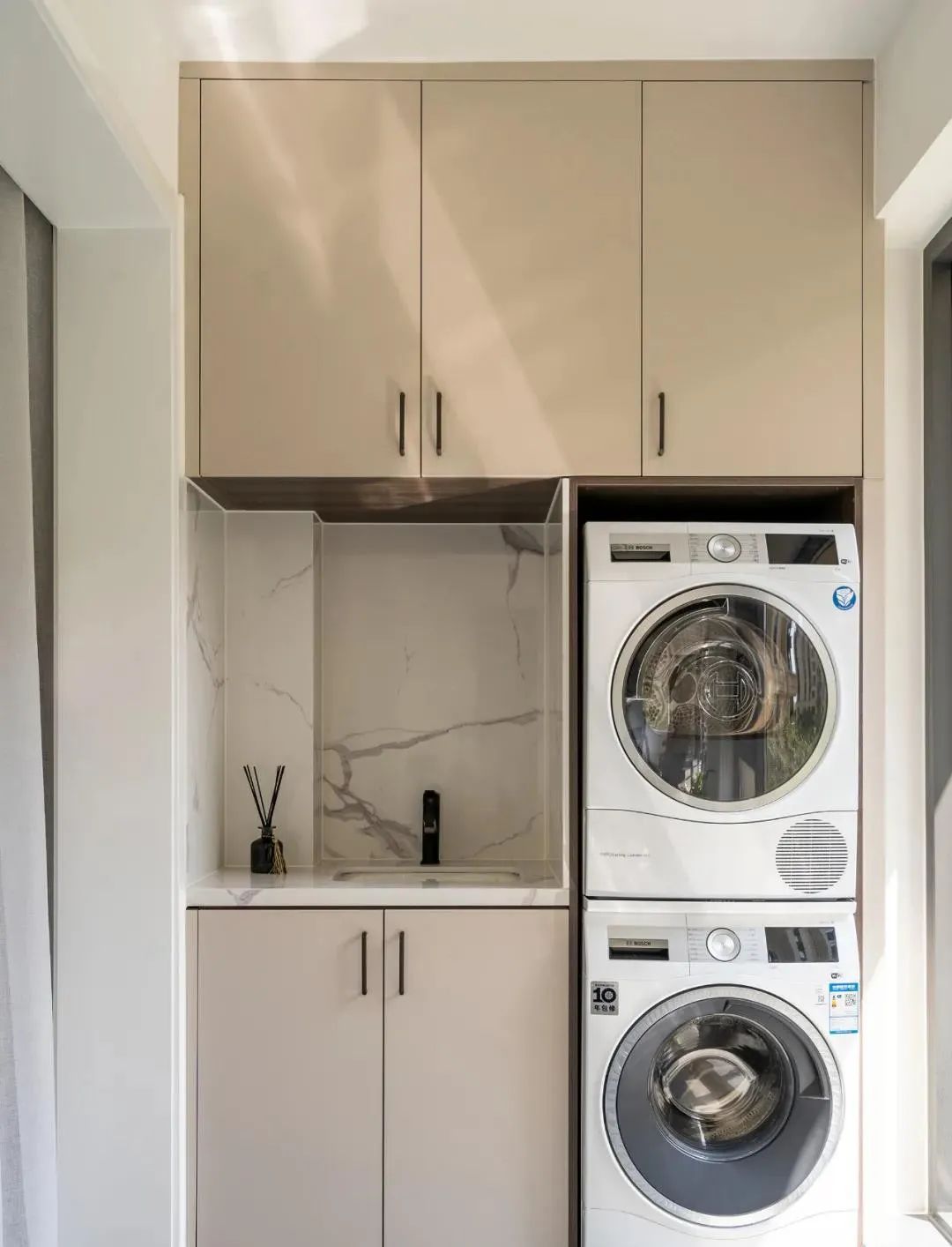 140m2只花11w:这个清新的极简家,满足了全屋收纳+超高颜值!