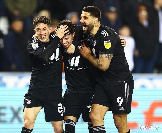 英超|5-1！英超升降机又赢了：4连胜+手握14分优势，夺冠概率高达96%