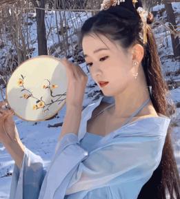 乔欣|嫣语赋乔欣巅峰造型来了，蓝衣古装造型仙气飘飘，随手一截都很美