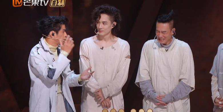 仁科|陈小春部落无悬念逆袭，杜德伟终于赢了，仁科“废话文学”太好笑