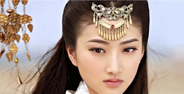 景甜|成龙甘愿当绿叶，张艺谋亲自力捧，景甜的背景有多强？