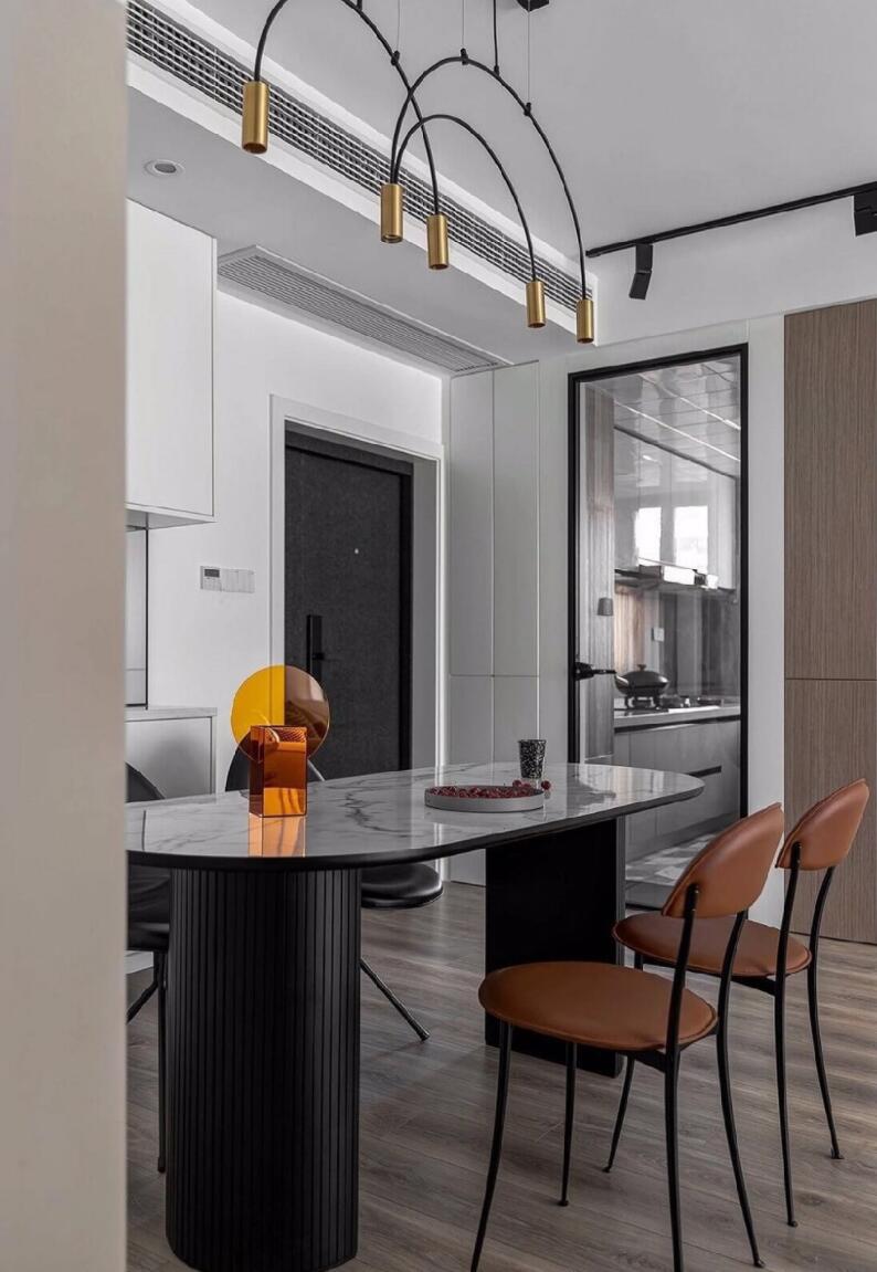 难怪给墙面刷乳胶漆不会过时！看了她135㎡家后，效果是真好