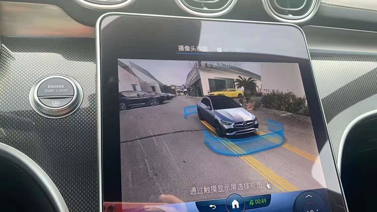 22款奔驰C260升级原厂360全景影像系统，中控显示屏看全方位视图