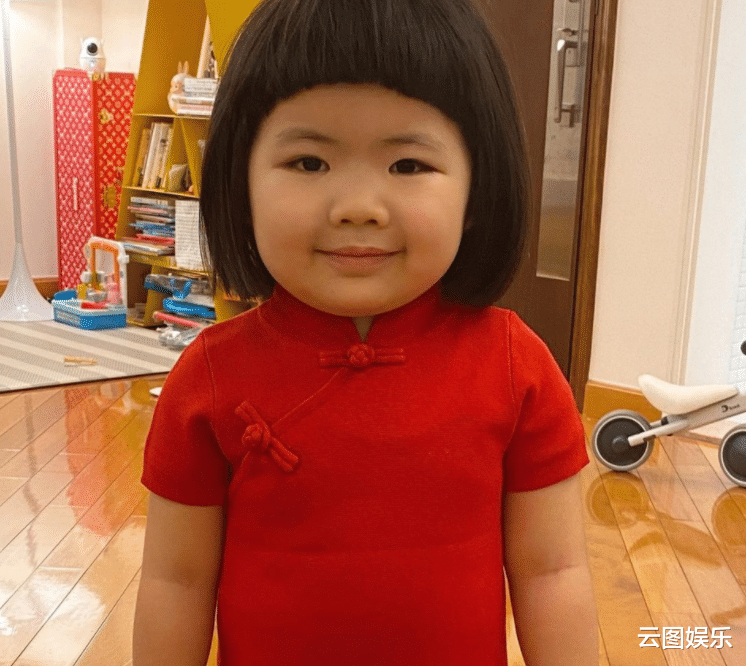 李灿森|李灿森为妻子庆生,当众拥吻太甜蜜,41岁爱妻高龄怀二胎状态好