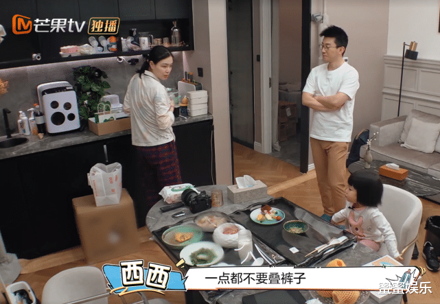 吴敏霞|吴敏霞携3岁女儿出镜，月子里老公一人带2个娃，叹：全职爸爸太难