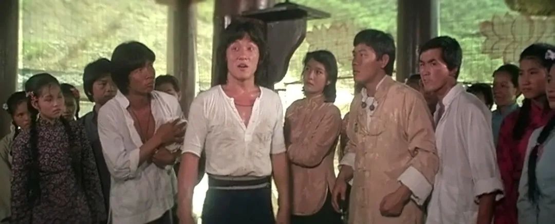 李连杰|1982年《龙少爷》对《少林寺》,成龙李连杰第一次票房对决,谁赢了?