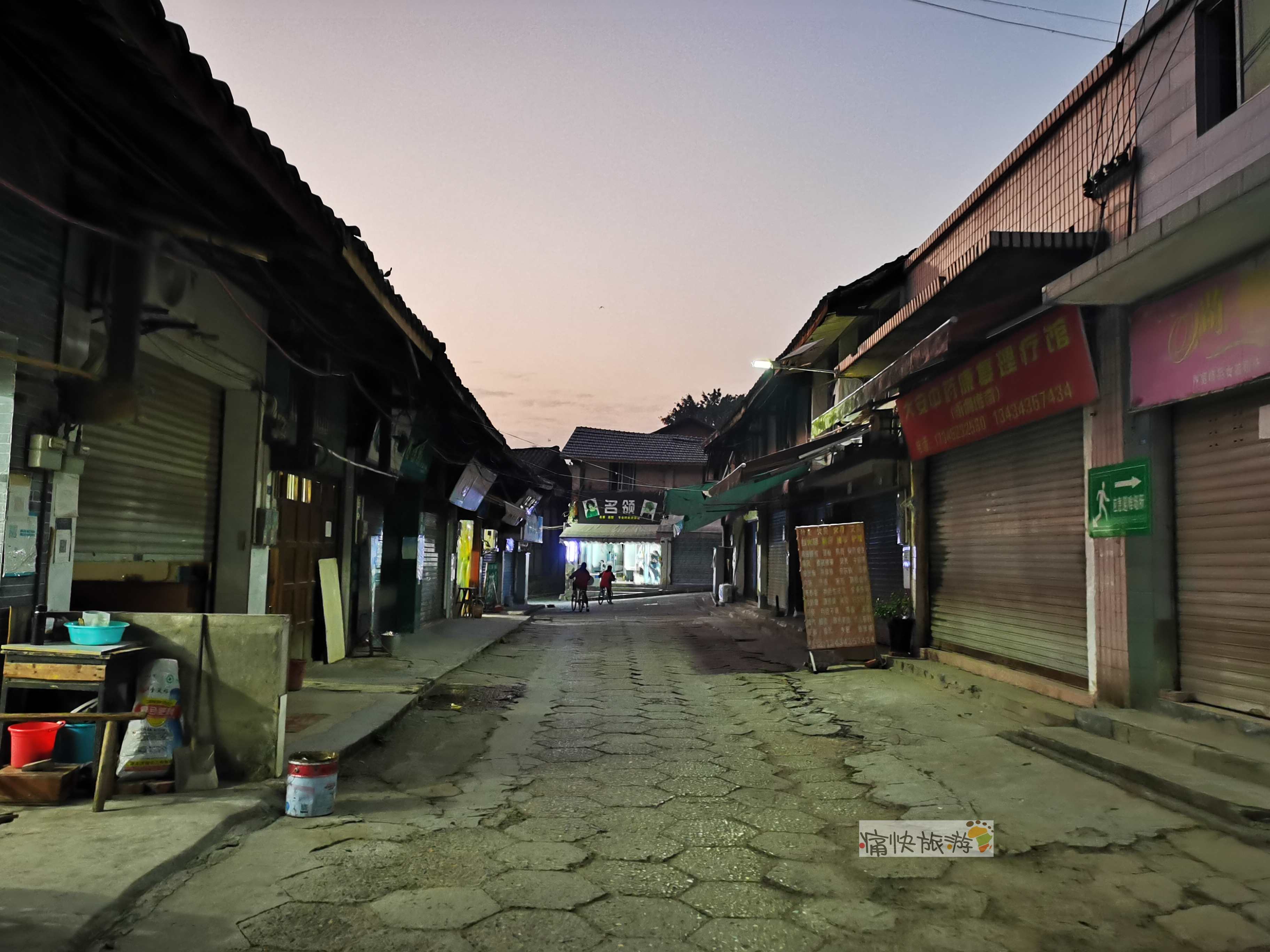 古镇|光影自贡｜夜游牛佛