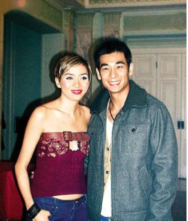 梅艳芳|2003年,梅艳芳病危,前男友赵文卓前去探望。没想到梅姑情绪失控