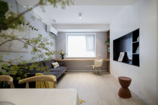 房子越小越不能乱装，学她把空间利用到极致，进屋才知：反差太大