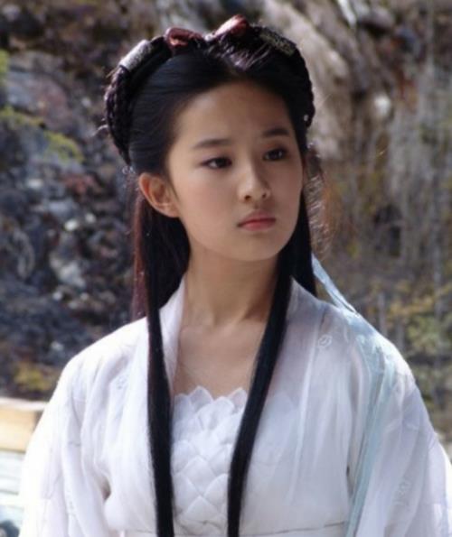 刘亦菲|刘亦菲终于表态,转发微博表明立场,网友考古发现她真的很爱国